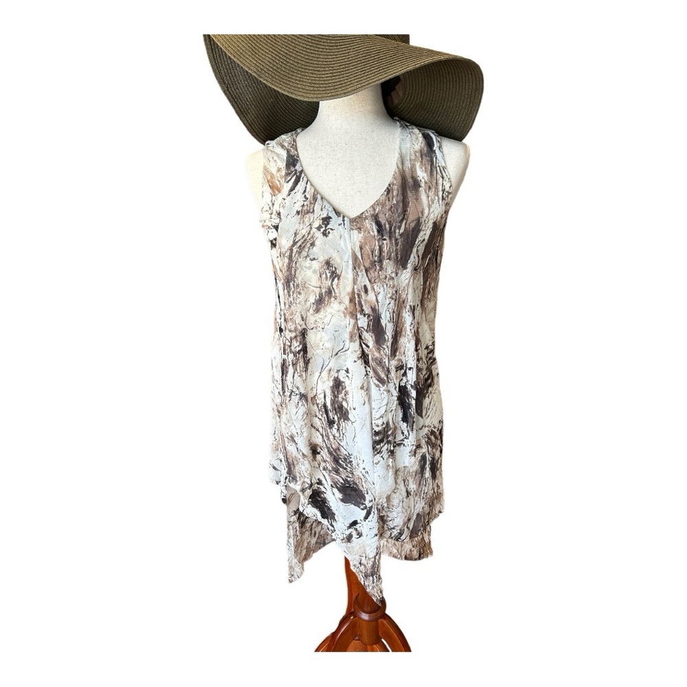 Versona, Small, neutral colors dropped hem dress